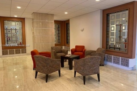 Condo in Miami Beach, Florida, 1 bedroom  № 1729108 - photo 15