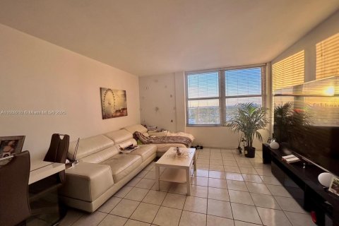 Condo in Miami Beach, Florida, 1 bedroom  № 1729108 - photo 2