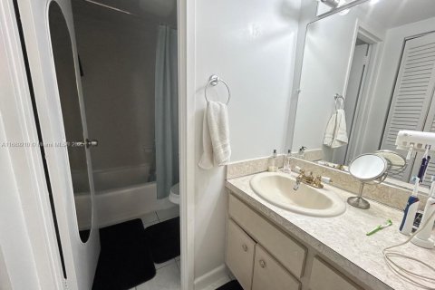 Condo in Miami Beach, Florida, 1 bedroom  № 1729108 - photo 7