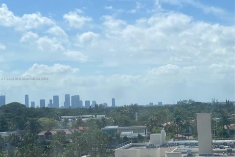 Condo in Miami Beach, Florida, 1 bedroom  № 1729108 - photo 10