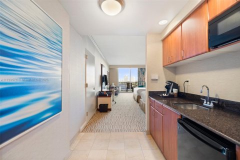 Condominio en venta en Sunny Isles Beach, Florida, 51.19 m2 № 1874310 - foto 6