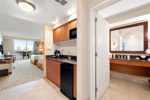 Condominio en venta en Sunny Isles Beach, Florida, 51.19 m2 № 1874310 - foto 1