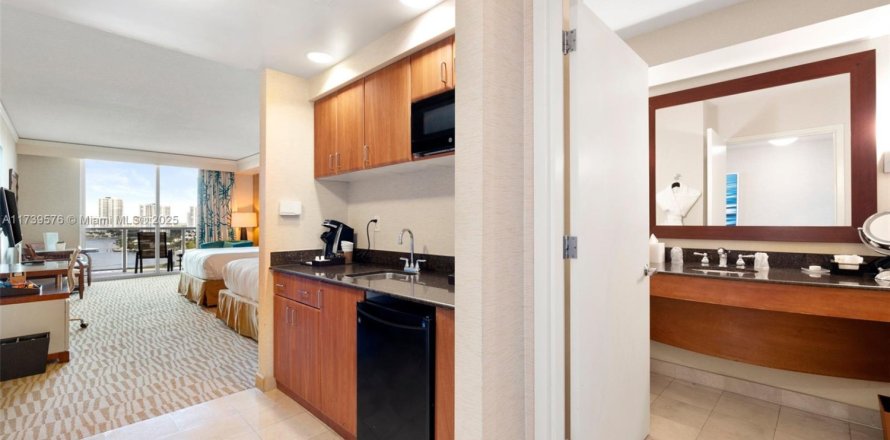 Estudio en el Condominio en Sunny Isles Beach, Florida  № 1874310