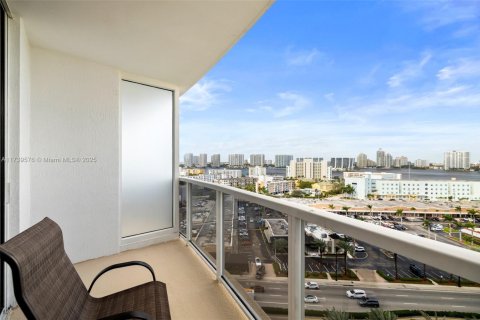 Condominio en venta en Sunny Isles Beach, Florida, 51.19 m2 № 1874310 - foto 19