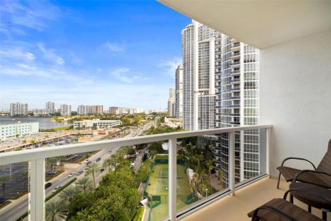 Condominio en venta en Sunny Isles Beach, Florida, 51.19 m2 № 1874310 - foto 18
