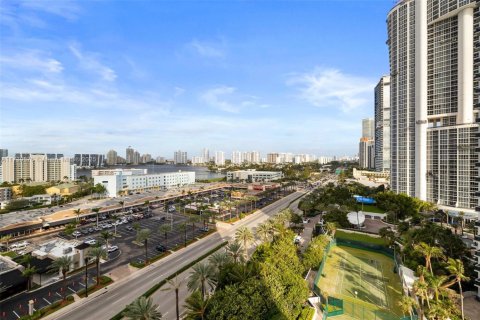 Condominio en venta en Sunny Isles Beach, Florida, 51.19 m2 № 1874310 - foto 20