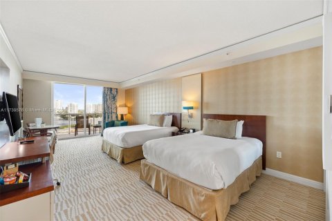 Condominio en venta en Sunny Isles Beach, Florida, 51.19 m2 № 1874310 - foto 9