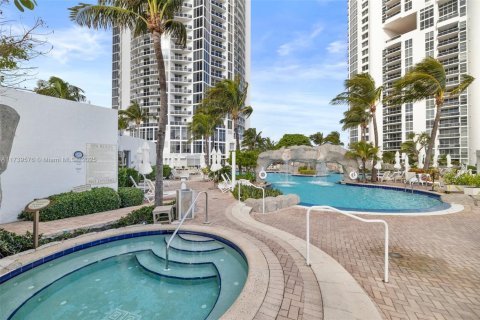 Condominio en venta en Sunny Isles Beach, Florida, 51.19 m2 № 1874310 - foto 27