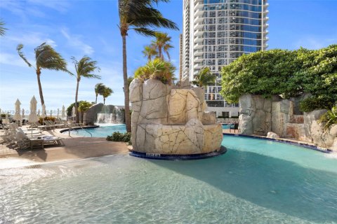 Condominio en venta en Sunny Isles Beach, Florida, 51.19 m2 № 1874310 - foto 30