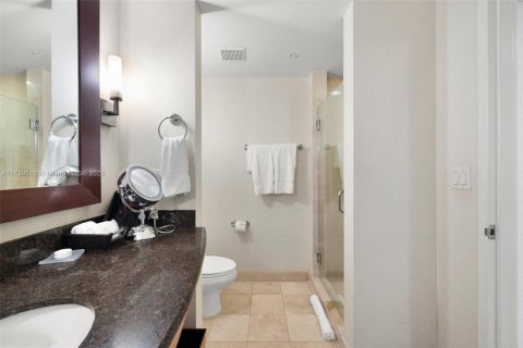 Condominio en venta en Sunny Isles Beach, Florida, 51.19 m2 № 1874310 - foto 5