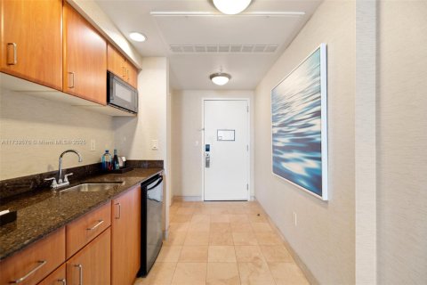 Condominio en venta en Sunny Isles Beach, Florida, 51.19 m2 № 1874310 - foto 8