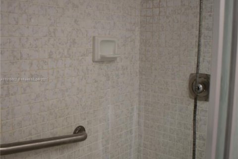 Condo in Sunrise, Florida, 2 bedrooms  № 1970879 - photo 14