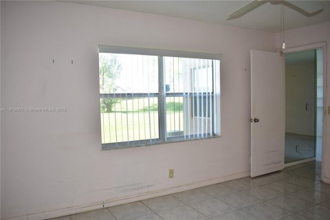 Condo in Sunrise, Florida, 2 bedrooms  № 1970879 - photo 12