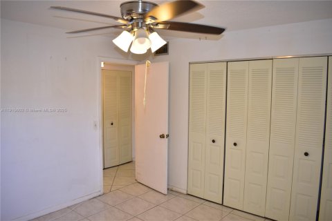 Condo in Sunrise, Florida, 2 bedrooms  № 1970879 - photo 11