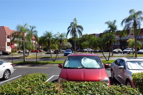 Condo in Sunrise, Florida, 2 bedrooms  № 1970879 - photo 17