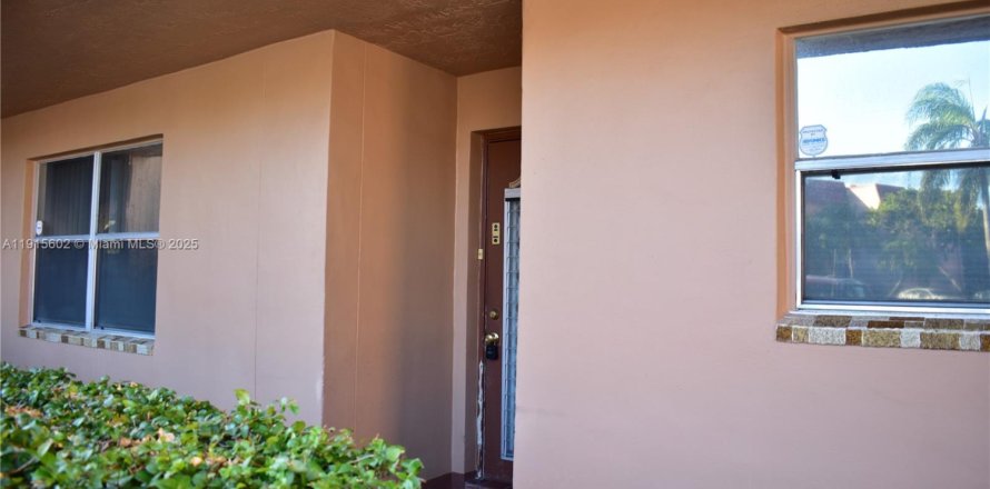 Condo in Sunrise, Florida, 2 bedrooms  № 1970879