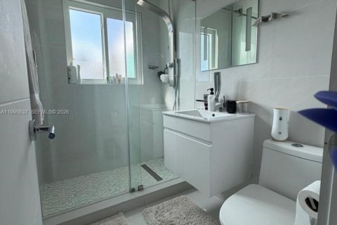 House in Fort Lauderdale, Florida 3 bedrooms, 124.95 sq.m. № 2058820 - photo 10