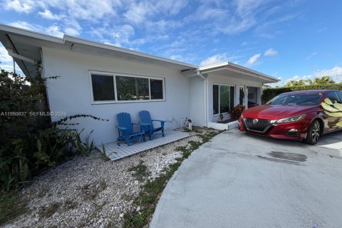 House in Fort Lauderdale, Florida 3 bedrooms, 124.95 sq.m. № 2058820 - photo 18
