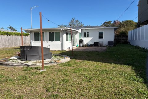 House in Fort Lauderdale, Florida 3 bedrooms, 124.95 sq.m. № 2058820 - photo 16