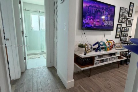 House in Fort Lauderdale, Florida 3 bedrooms, 124.95 sq.m. № 2058820 - photo 7