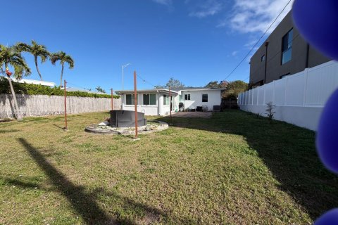House in Fort Lauderdale, Florida 3 bedrooms, 124.95 sq.m. № 2058820 - photo 15