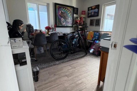 House in Fort Lauderdale, Florida 3 bedrooms, 124.95 sq.m. № 2058820 - photo 11