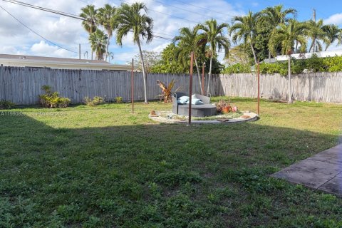 House in Fort Lauderdale, Florida 3 bedrooms, 124.95 sq.m. № 2058820 - photo 17