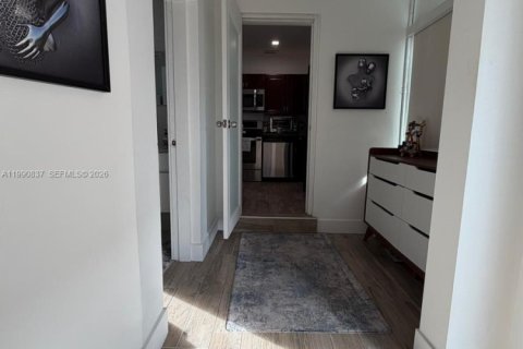 House in Fort Lauderdale, Florida 3 bedrooms, 124.95 sq.m. № 2058820 - photo 6