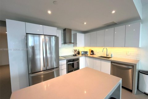 Condominio en alquiler en Miami, Florida, 2 dormitorios, 96.62 m2 № 1993339 - foto 3