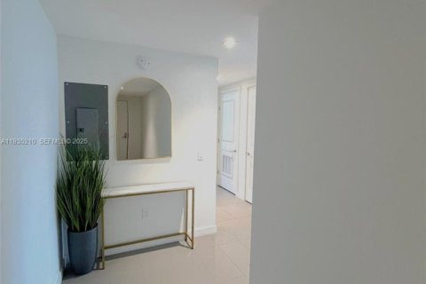 Condominio en alquiler en Miami, Florida, 2 dormitorios, 96.62 m2 № 1993339 - foto 4