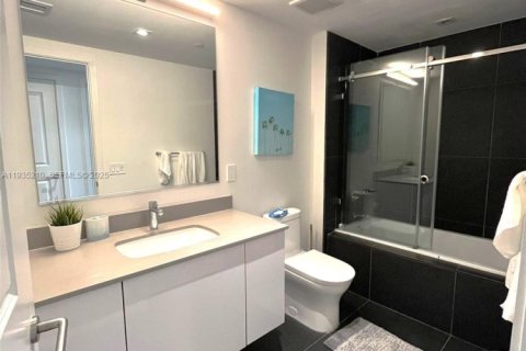 Condominio en alquiler en Miami, Florida, 2 dormitorios, 96.62 m2 № 1993339 - foto 13