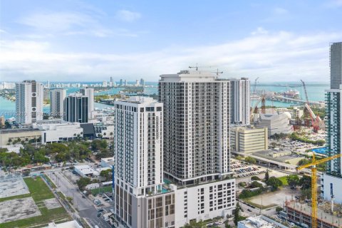 Condominio en Miami, Florida, 2 dormitorios  № 1993339