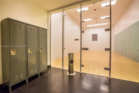 Condominio en alquiler en Miami, Florida, 2 dormitorios, 96.62 m2 № 1993339 - foto 21