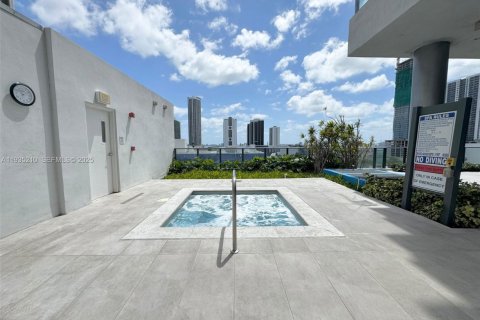 Condominio en alquiler en Miami, Florida, 2 dormitorios, 96.62 m2 № 1993339 - foto 26