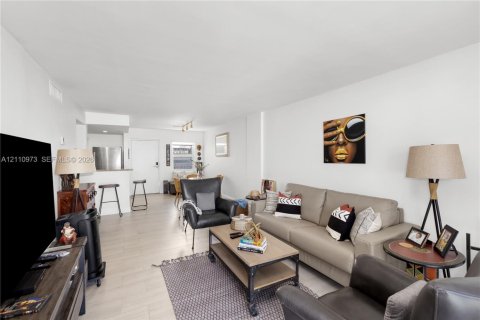 Copropriété à vendre à Miami Beach, Floride: 1 chambre, 66.89 m2 № 2429745 - photo 5