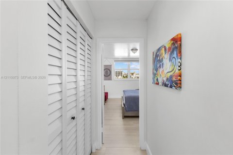 Copropriété à vendre à Miami Beach, Floride: 1 chambre, 66.89 m2 № 2429745 - photo 13
