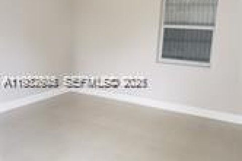 Commercial property in Hallandale Beach, Florida 153.01 sq.m. № 1992220 - photo 7