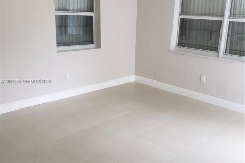 Commercial property in Hallandale Beach, Florida 153.01 sq.m. № 1992220 - photo 10