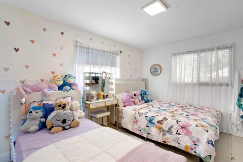 Commercial property in Hallandale Beach, Florida 153.01 sq.m. № 1992220 - photo 22