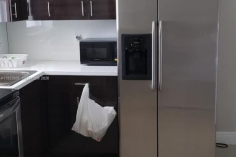 Commercial property in Hallandale Beach, Florida 153.01 sq.m. № 1992220 - photo 6