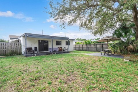 Commercial property in Hallandale Beach, Florida 153.01 sq.m. № 1992220 - photo 26