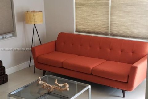 Commercial property in Hallandale Beach, Florida 153.01 sq.m. № 1992220 - photo 2