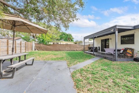 Commercial property in Hallandale Beach, Florida 153.01 sq.m. № 1992220 - photo 29