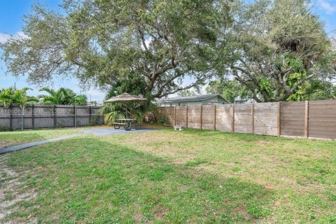 Commercial property in Hallandale Beach, Florida 153.01 sq.m. № 1992220 - photo 27