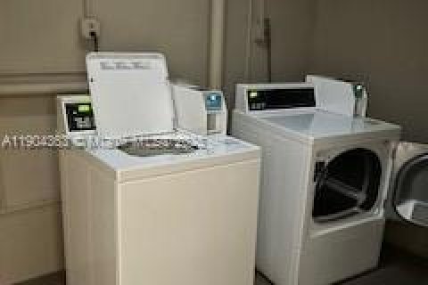 Copropriété à louer à Miami, Floride: 1 chambre, 66.15 m2 № 1968558 - photo 21