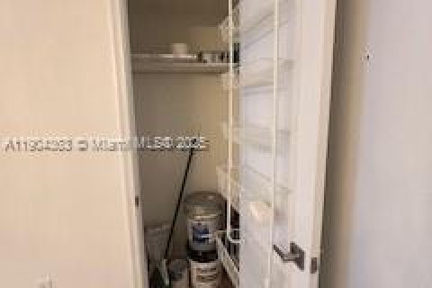 Copropriété à louer à Miami, Floride: 1 chambre, 66.15 m2 № 1968558 - photo 11