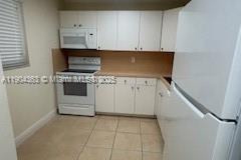 Copropriété à louer à Miami, Floride: 1 chambre, 66.15 m2 № 1968558 - photo 8