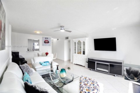 Купить кондоминиум в Норт-Майами-Бич, Флорида 2 спальни, 103.12м2, № 2008814 - фото 6