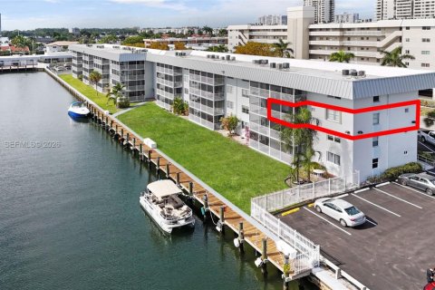 Кондоминиум с 2 спальнями в Норт-Майами-Бич, Флорида № 2008814