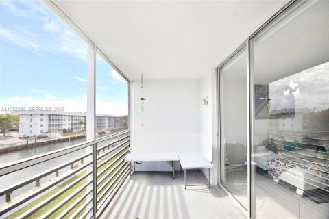 Купить кондоминиум в Норт-Майами-Бич, Флорида 2 спальни, 103.12м2, № 2008814 - фото 10